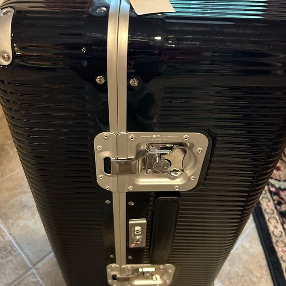 FPM Milano Bank light polycarbonate spinner suitcase made in Italy - Picture 10 of 16